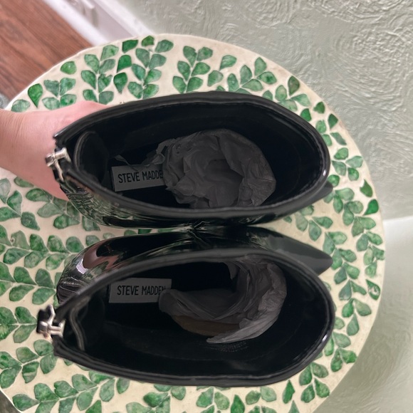 Steve Madden Valiant Patent Leather Zipper Pointed Toe Ankle Boots size 7.5 - Picture 8 of 9